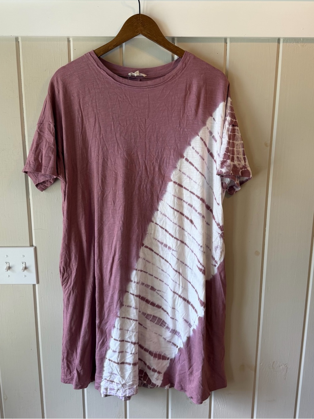 easel Mauve and White Diagonal Tie-Dye Tee Dress, Size Small